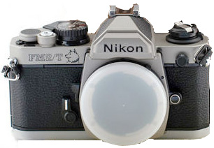 The Nikon FM2/T Dog Years was an initiative of the Taiwanese distributors (300 pieces).
Le Nikon FM2/T Dog Years (300 exemplaires) tait une initiative des distributeurs Taiwanais.